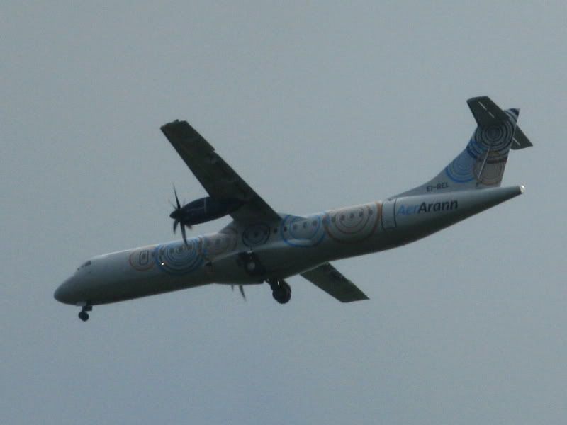 http://i715.photobucket.com/albums/ww157/TheMightyOz/7291_EI-REL_AerArran_ATR72.jpg