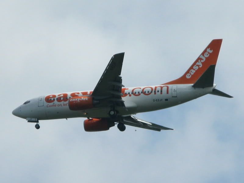 http://i715.photobucket.com/albums/ww157/TheMightyOz/7312_G-EZJY_easyJet_737.jpg