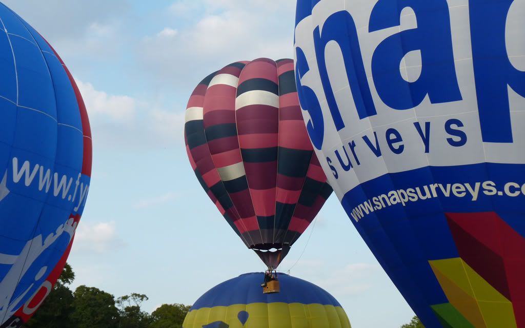 http://i715.photobucket.com/albums/ww157/TheMightyOz/Bristol%20Balloon%20Fiesta%2015th%20August%202010/P1070516.jpg