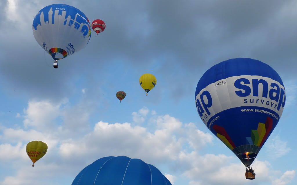 http://i715.photobucket.com/albums/ww157/TheMightyOz/Bristol%20Balloon%20Fiesta%2015th%20August%202010/P1070535.jpg