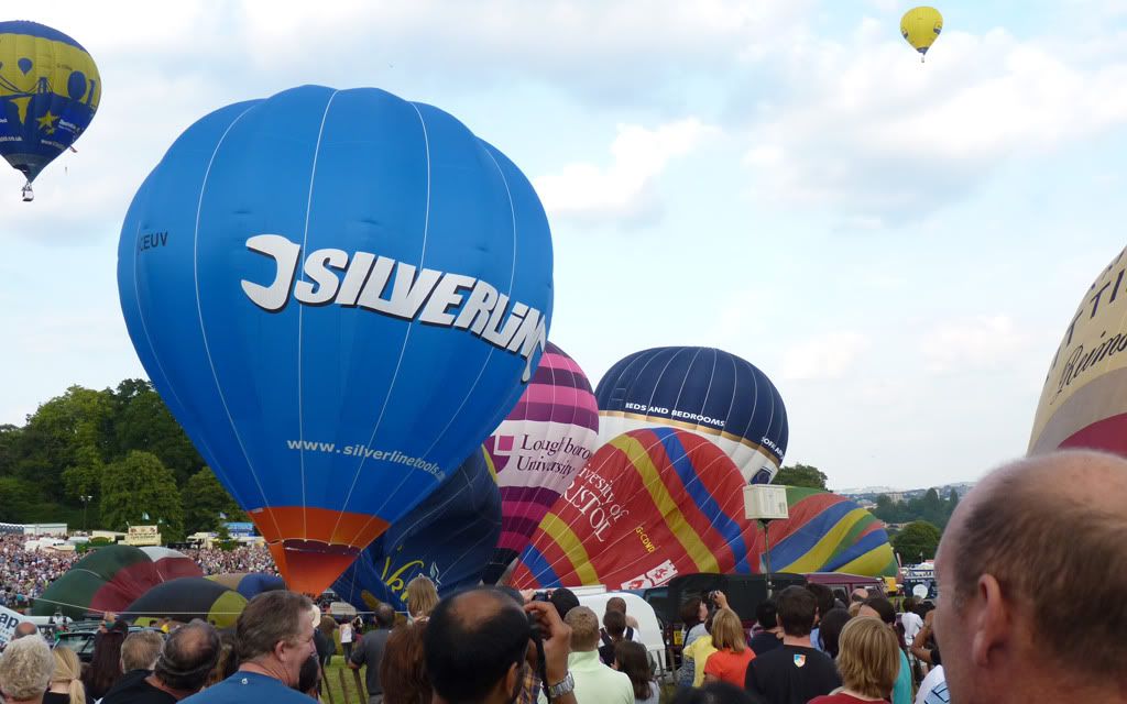 http://i715.photobucket.com/albums/ww157/TheMightyOz/Bristol%20Balloon%20Fiesta%2015th%20August%202010/P1070543.jpg