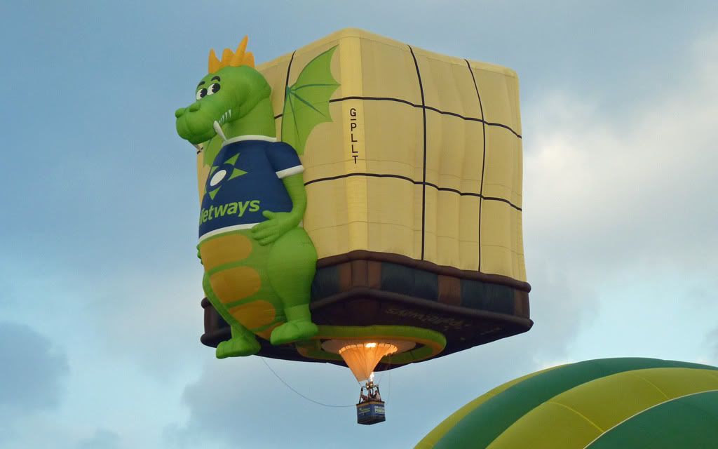 http://i715.photobucket.com/albums/ww157/TheMightyOz/Bristol%20Balloon%20Fiesta%2015th%20August%202010/P1070597.jpg