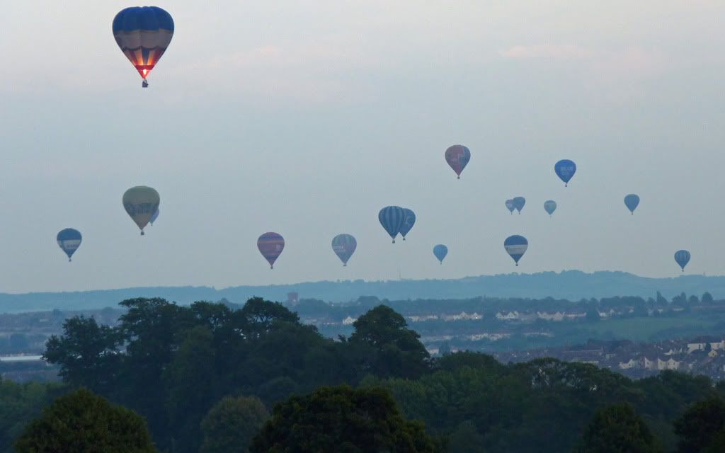 http://i715.photobucket.com/albums/ww157/TheMightyOz/Bristol%20Balloon%20Fiesta%2015th%20August%202010/P1070681.jpg