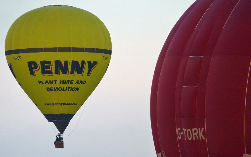 http://i715.photobucket.com/albums/ww157/TheMightyOz/Bristol%20Balloon%20Fiesta%2015th%20August%202010/P1070696.jpg