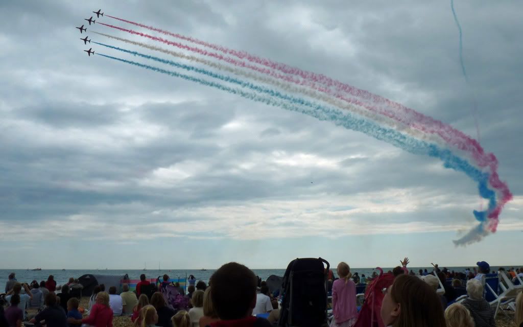 http://i715.photobucket.com/albums/ww157/TheMightyOz/Eastbourne%20Airshow%2012th%20August%202010/P1050396.jpg
