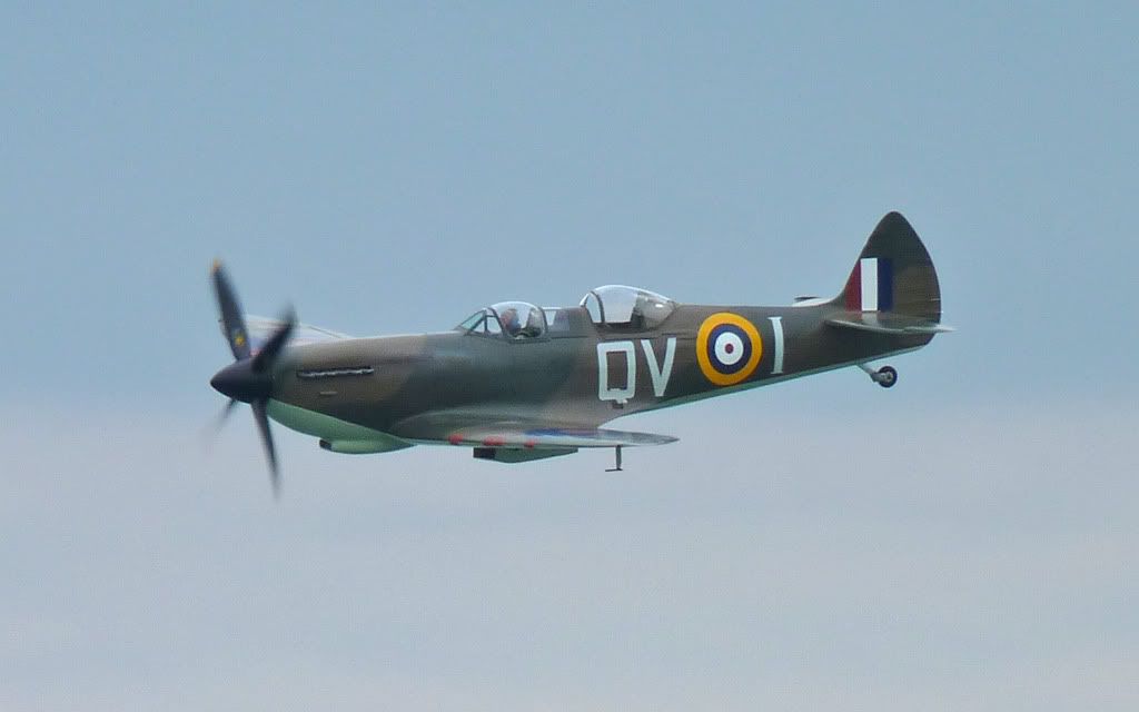http://i715.photobucket.com/albums/ww157/TheMightyOz/Eastbourne%20Airshow%2012th%20August%202010/P1050479.jpg