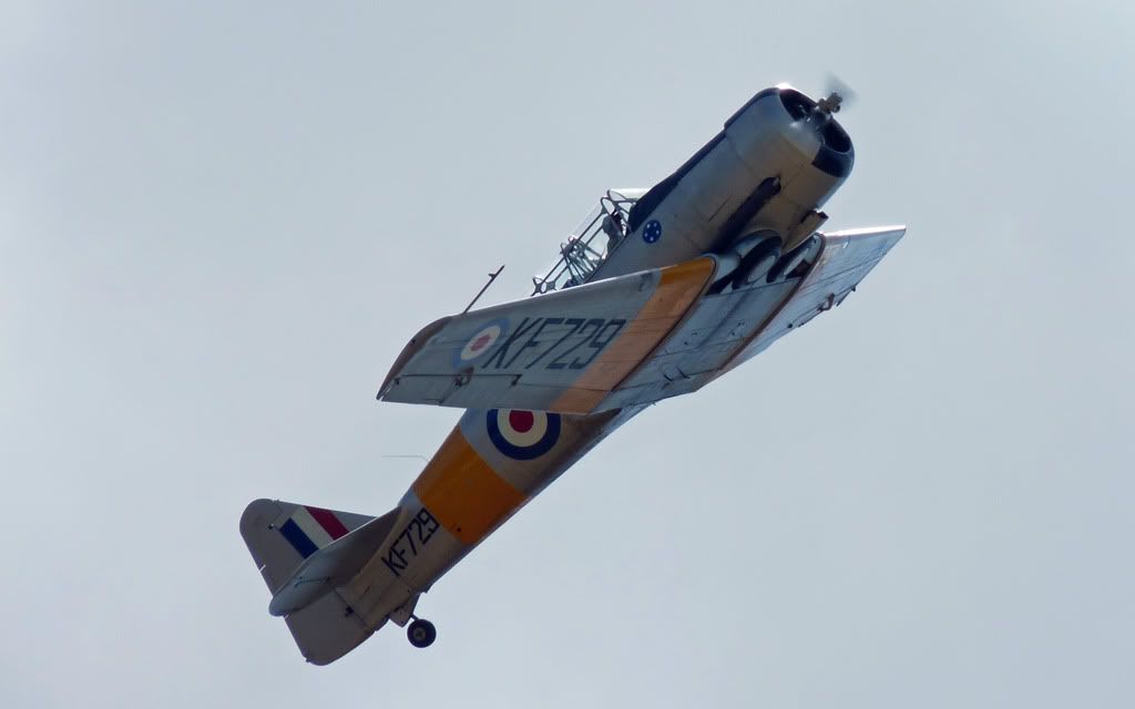 http://i715.photobucket.com/albums/ww157/TheMightyOz/Flying%20Legends%202010%20Part%202/P1020660.jpg