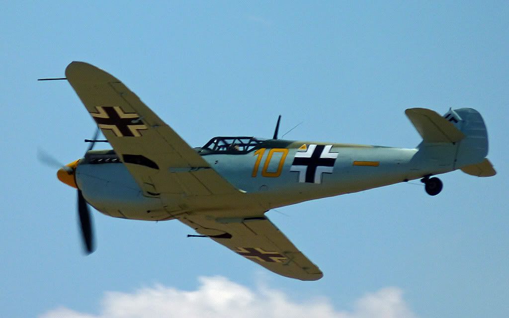 http://i715.photobucket.com/albums/ww157/TheMightyOz/Flying%20Legends%202010%20Part%202/P1020734.jpg