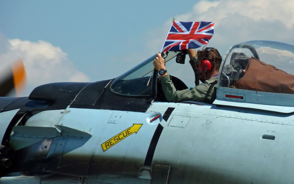 http://i715.photobucket.com/albums/ww157/TheMightyOz/Flying%20Legends%202010%20Part%202/P1020772.jpg