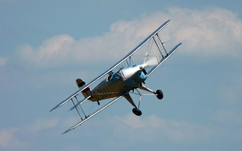 http://i715.photobucket.com/albums/ww157/TheMightyOz/Flying%20Legends%202010%20Part%202/P1020854.jpg