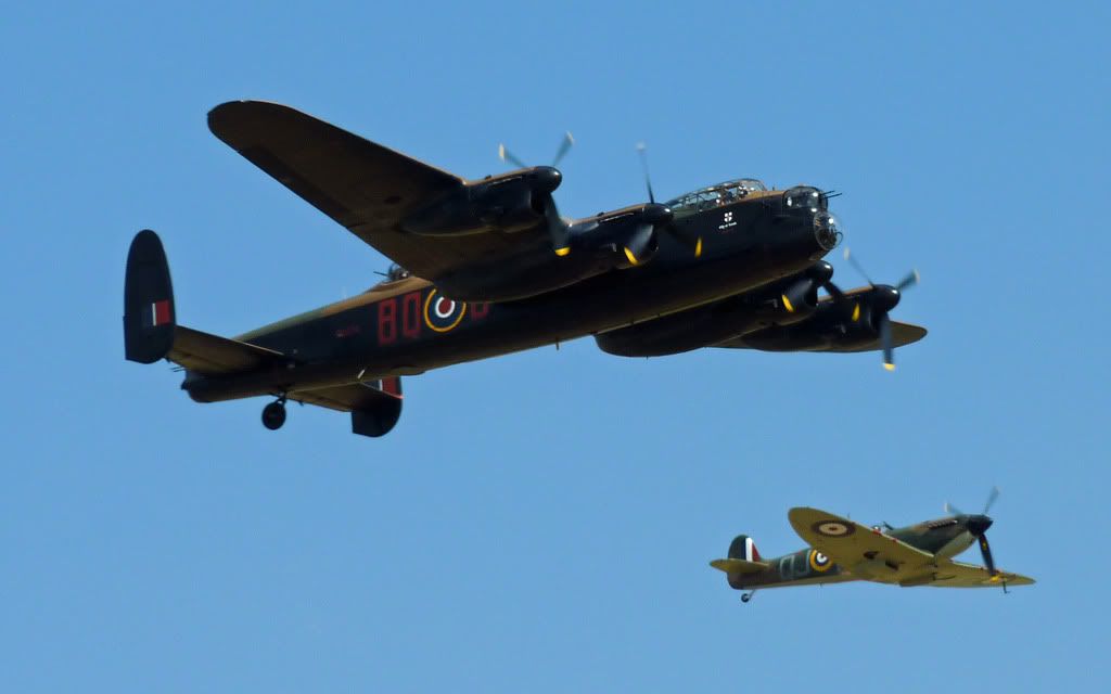 http://i715.photobucket.com/albums/ww157/TheMightyOz/Flying%20Legends%202010%20Part%202/P1030094.jpg