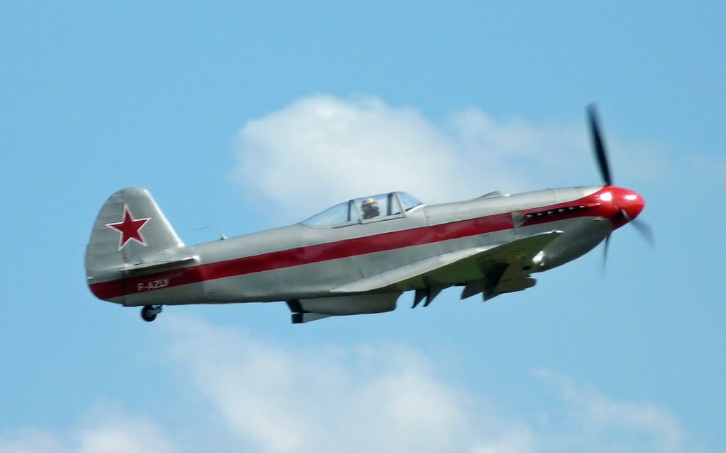 http://i715.photobucket.com/albums/ww157/TheMightyOz/Flying%20Legends%202010%20Part%202/P1030265.jpg