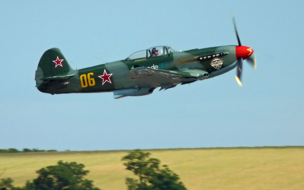 http://i715.photobucket.com/albums/ww157/TheMightyOz/Flying%20Legends%202010%20Part%202/P1030268.jpg