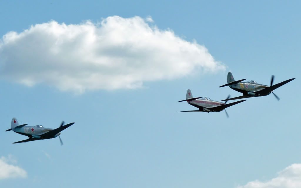 http://i715.photobucket.com/albums/ww157/TheMightyOz/Flying%20Legends%202010%20Part%202/P1030312.jpg