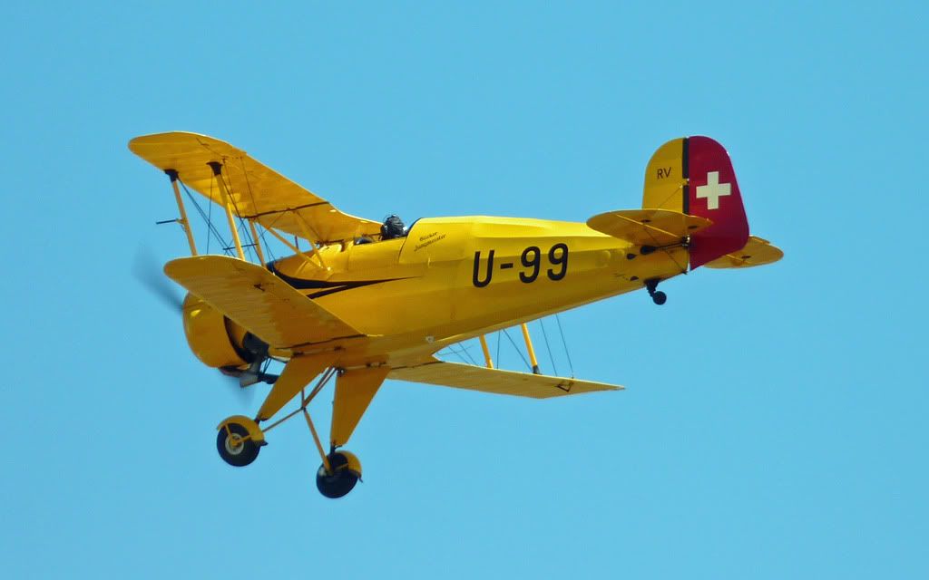 http://i715.photobucket.com/albums/ww157/TheMightyOz/Flying%20Legends%202010/P1020843.jpg