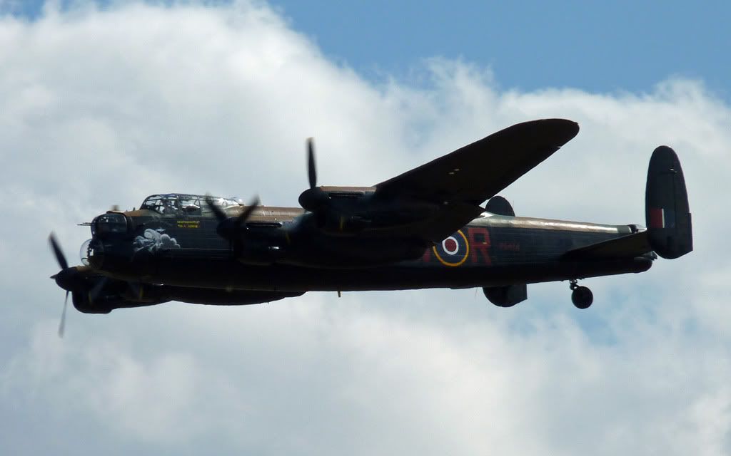 http://i715.photobucket.com/albums/ww157/TheMightyOz/Flying%20Legends%202010/P1030142.jpg