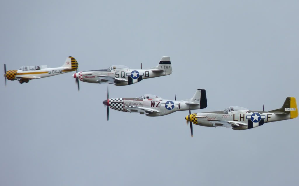 http://i715.photobucket.com/albums/ww157/TheMightyOz/Little%20Gransden%20Airshow%202010/P1090787.jpg