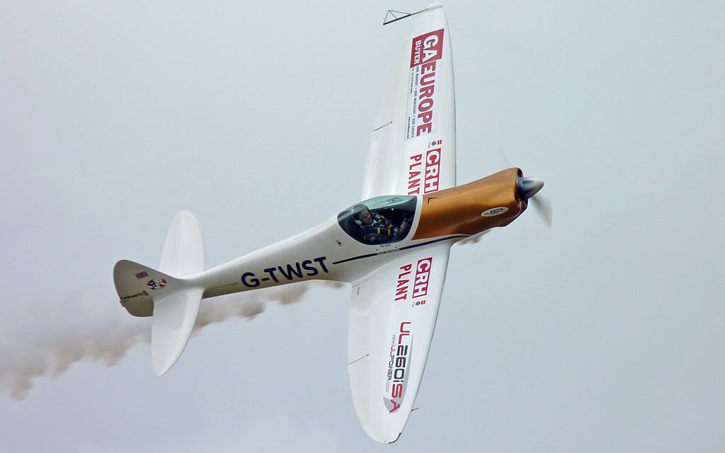 http://i715.photobucket.com/albums/ww157/TheMightyOz/Little%20Gransden%20Airshow%202010/P1090847.jpg