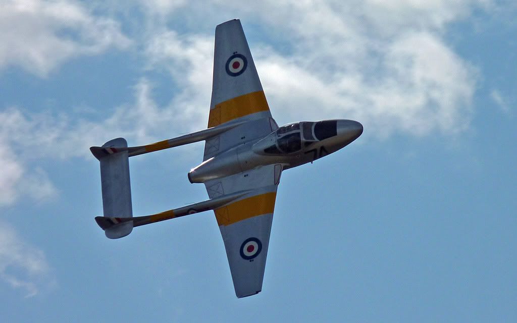 http://i715.photobucket.com/albums/ww157/TheMightyOz/Little%20Gransden%20Airshow%202010/P1100155.jpg