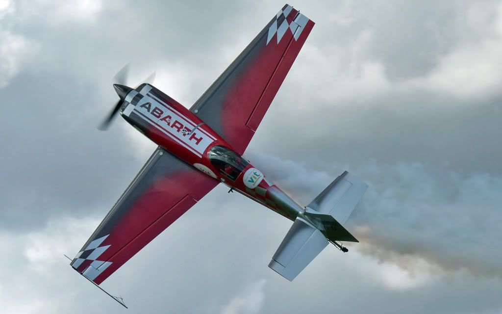 http://i715.photobucket.com/albums/ww157/TheMightyOz/Little%20Gransden%20Airshow%202010/P1100161.jpg