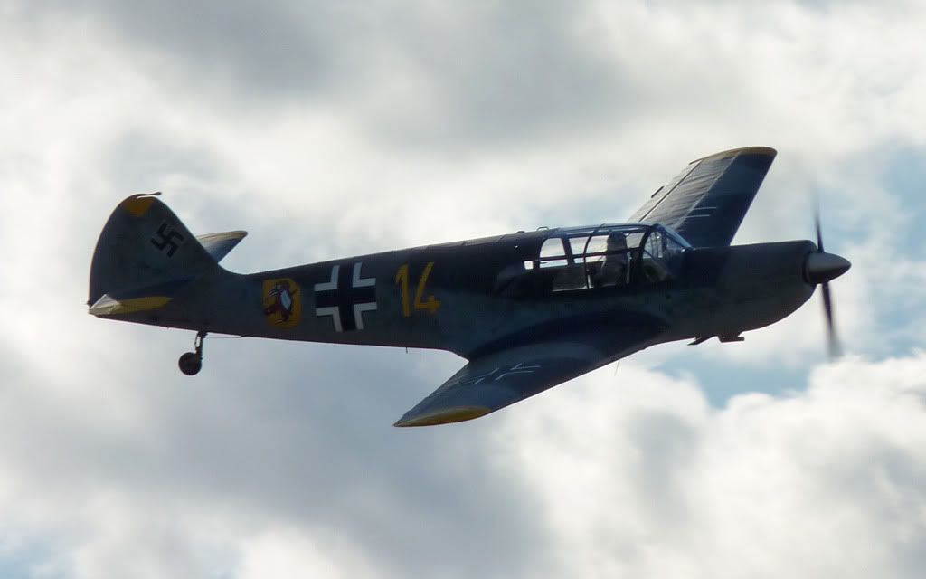 http://i715.photobucket.com/albums/ww157/TheMightyOz/Little%20Gransden%20Airshow%202010/P1100383.jpg