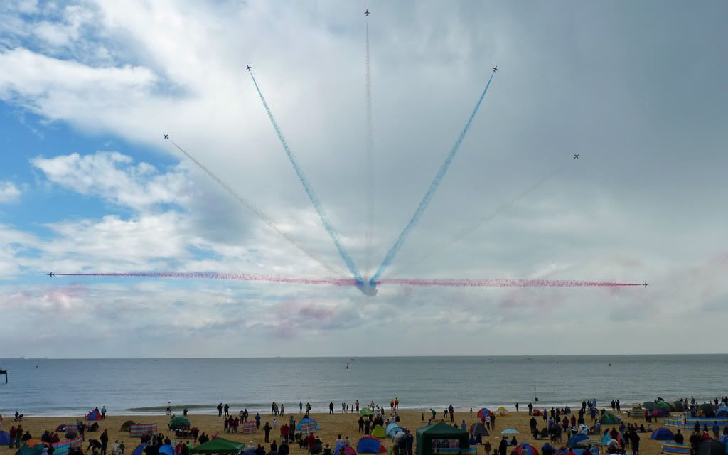 http://i715.photobucket.com/albums/ww157/TheMightyOz/Lowestoft%20Airshow%2013th%20August%202010/P1050917.jpg