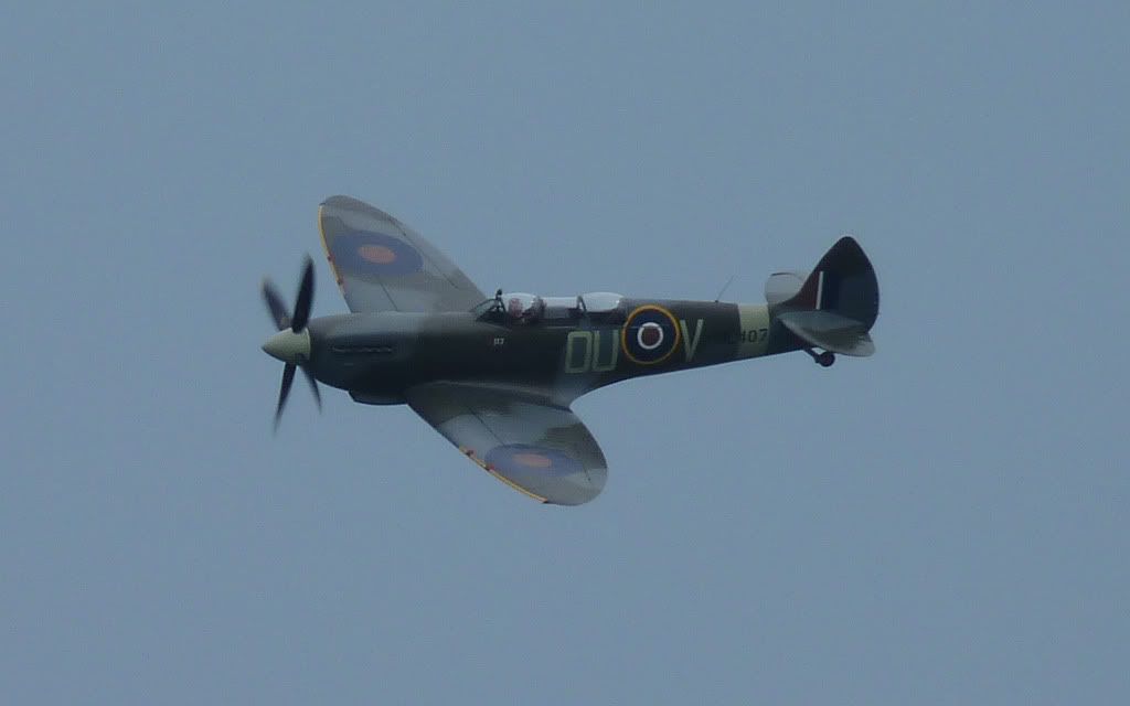 http://i715.photobucket.com/albums/ww157/TheMightyOz/Lowestoft%20Airshow%2013th%20August%202010/P1060063.jpg