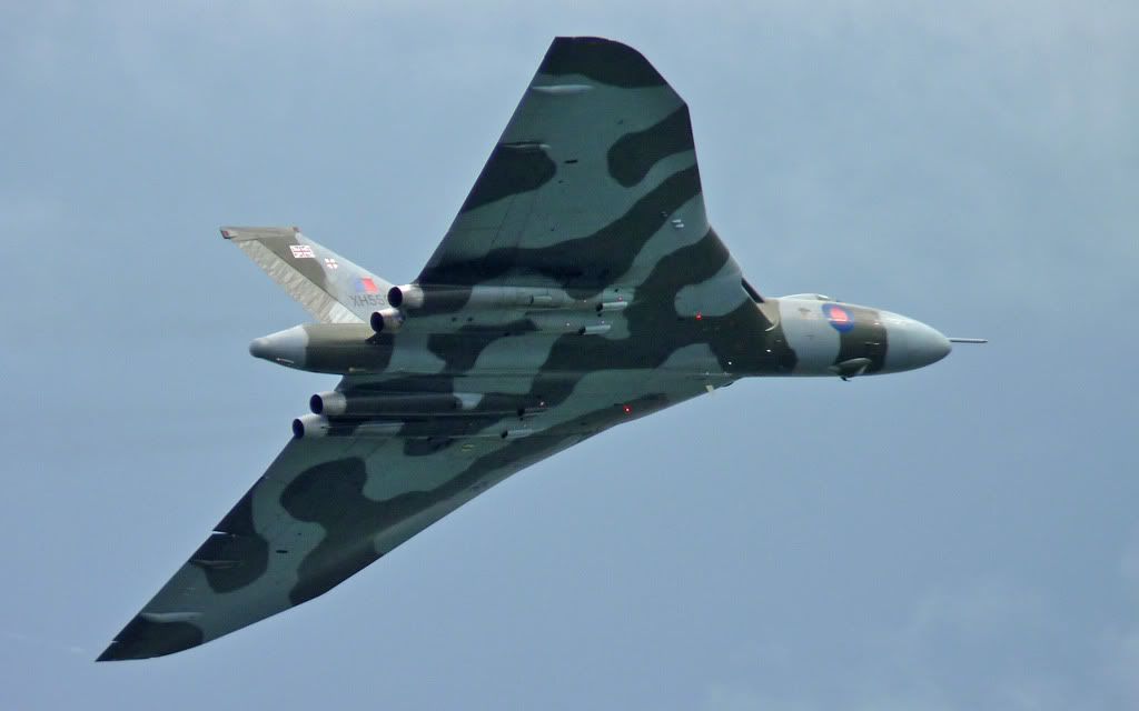 http://i715.photobucket.com/albums/ww157/TheMightyOz/Lowestoft%20Airshow%2013th%20August%202010/P1060142.jpg