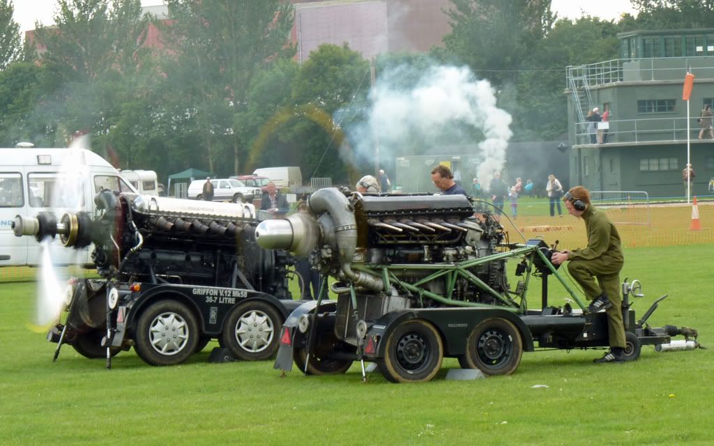 http://i715.photobucket.com/albums/ww157/TheMightyOz/Rougham%20Airshow%2014th%20August%202010/P1060433.jpg