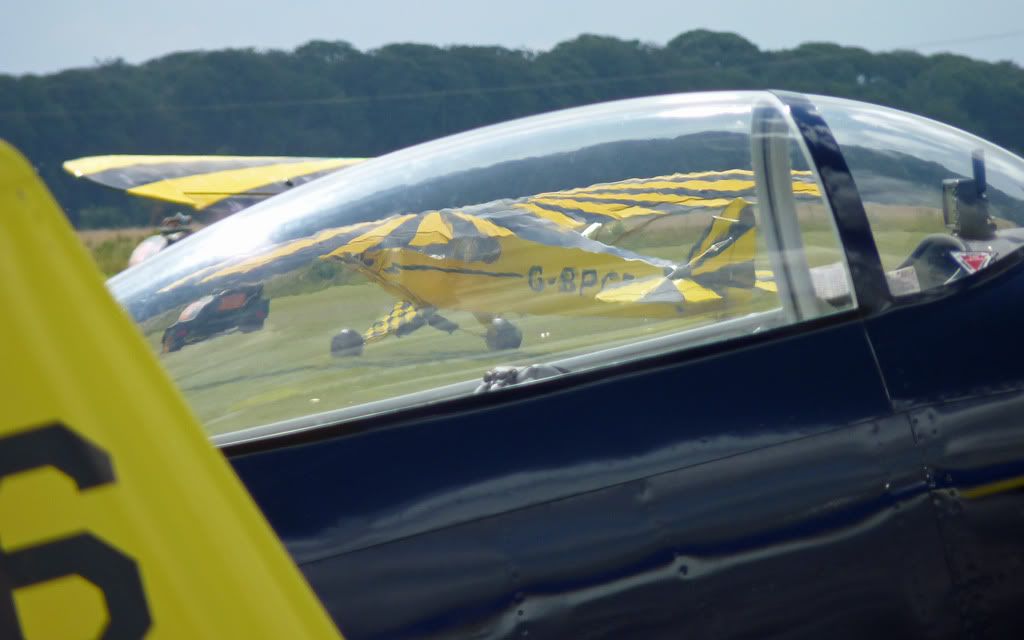 http://i715.photobucket.com/albums/ww157/TheMightyOz/Rougham%20Airshow%2014th%20August%202010/P1060468.jpg