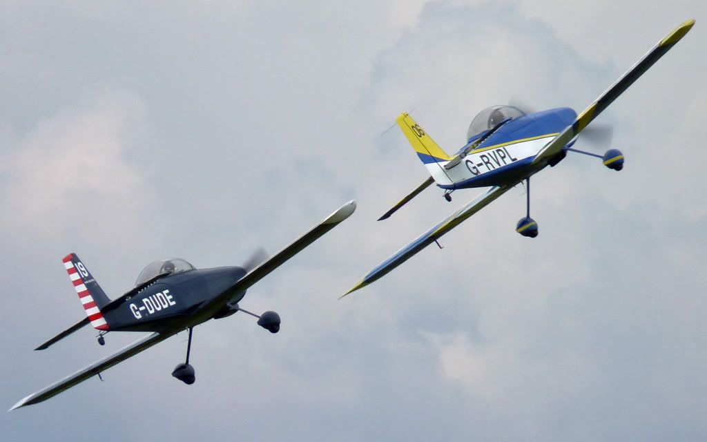 http://i715.photobucket.com/albums/ww157/TheMightyOz/Rougham%20Airshow%2014th%20August%202010/P1060565.jpg