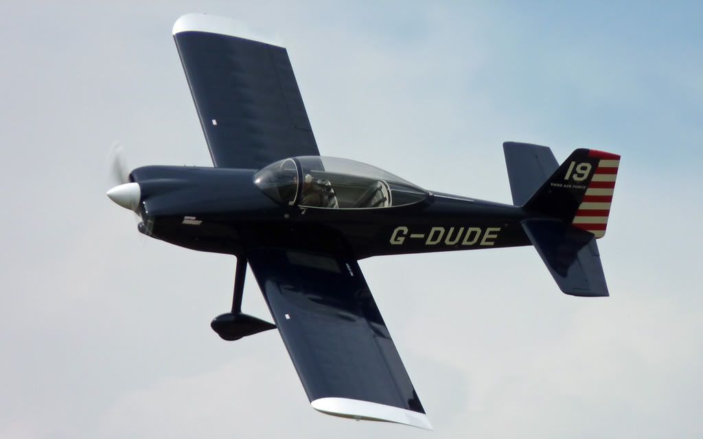http://i715.photobucket.com/albums/ww157/TheMightyOz/Rougham%20Airshow%2014th%20August%202010/P1060581.jpg
