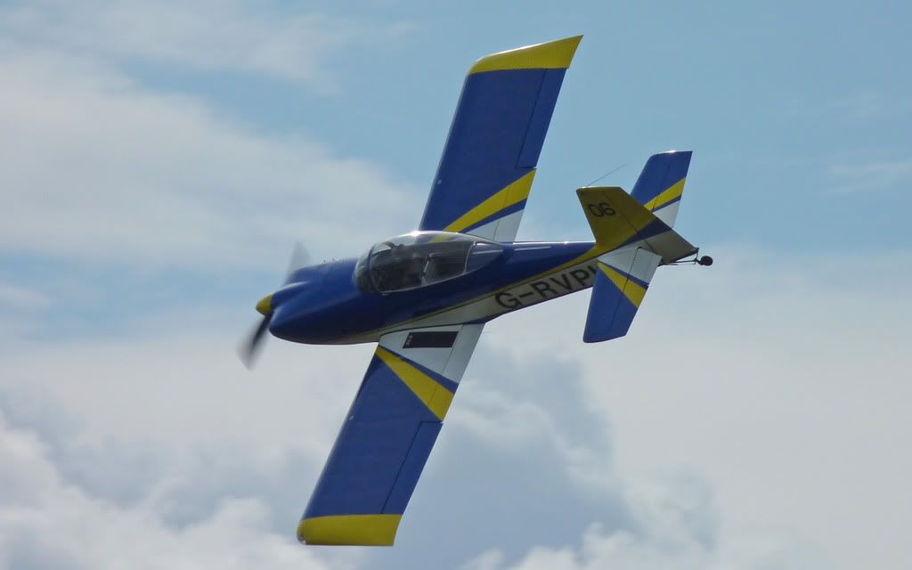 http://i715.photobucket.com/albums/ww157/TheMightyOz/Rougham%20Airshow%2014th%20August%202010/P1060582.jpg