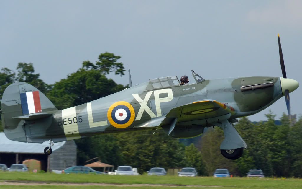 http://i715.photobucket.com/albums/ww157/TheMightyOz/Rougham%20Airshow%2014th%20August%202010/P1060609.jpg