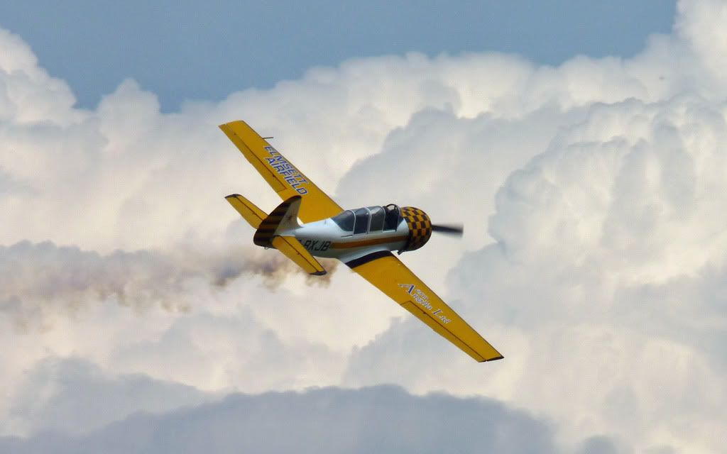 http://i715.photobucket.com/albums/ww157/TheMightyOz/Rougham%20Airshow%2014th%20August%202010/P1060644.jpg
