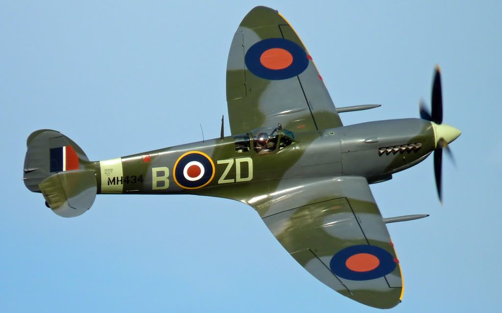 http://i715.photobucket.com/albums/ww157/TheMightyOz/Shuttleworth%2014th%20August%202010/P1060808.jpg
