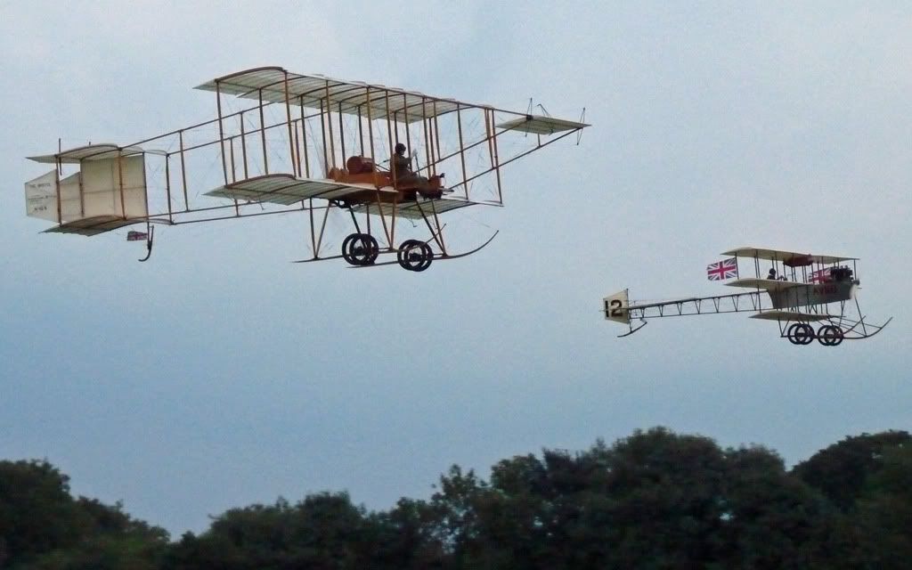 http://i715.photobucket.com/albums/ww157/TheMightyOz/Shuttleworth%2014th%20August%202010/P1060982.jpg
