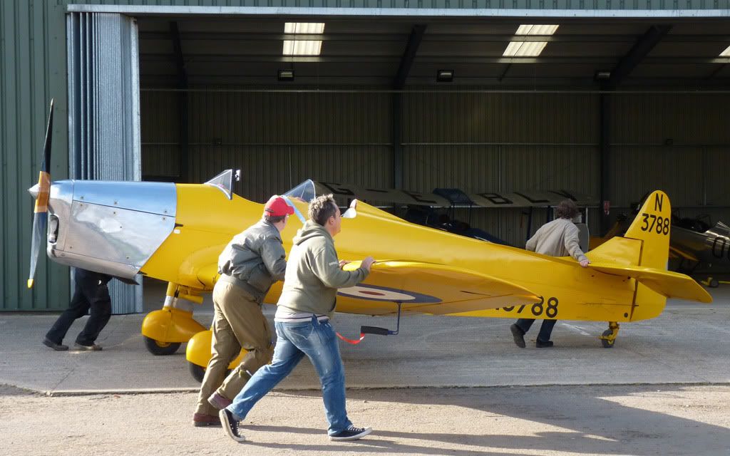 http://i715.photobucket.com/albums/ww157/TheMightyOz/Shuttleworth%2024th%20October%202010/P1120773.jpg
