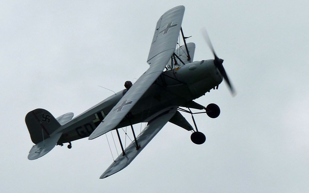 http://i715.photobucket.com/albums/ww157/TheMightyOz/Shuttleworth%20Autumn%202010/P1120394.jpg