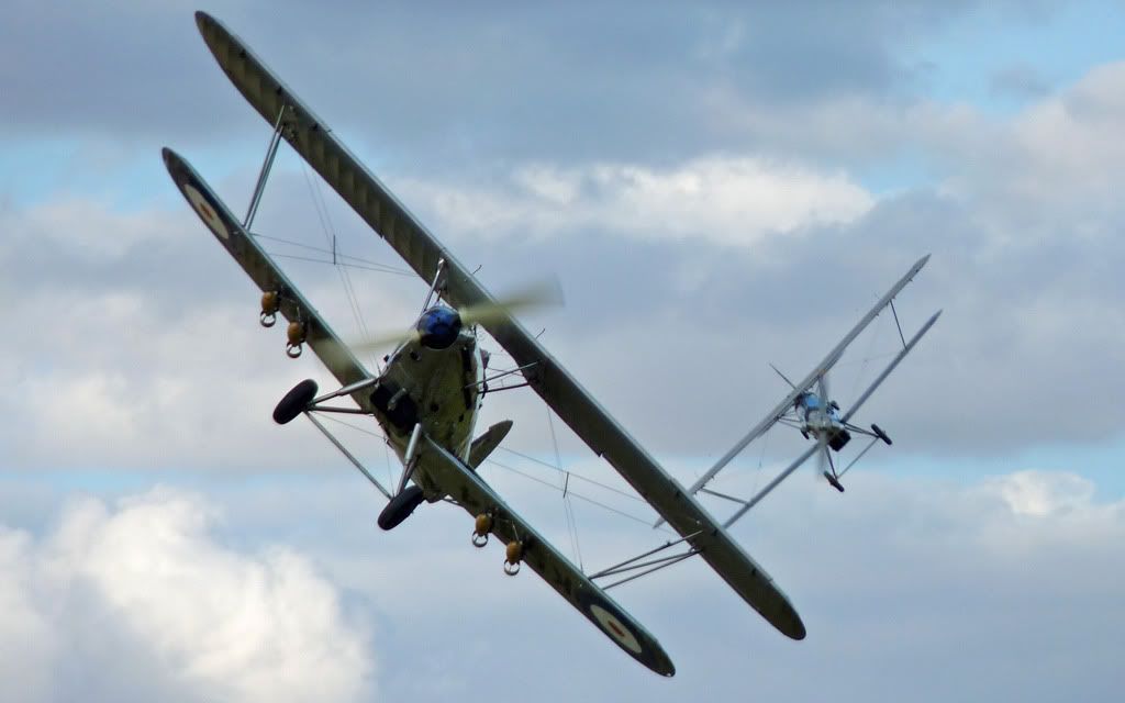 http://i715.photobucket.com/albums/ww157/TheMightyOz/Shuttleworth%20Mid%20Summer%20Display%202010/P1040342.jpg
