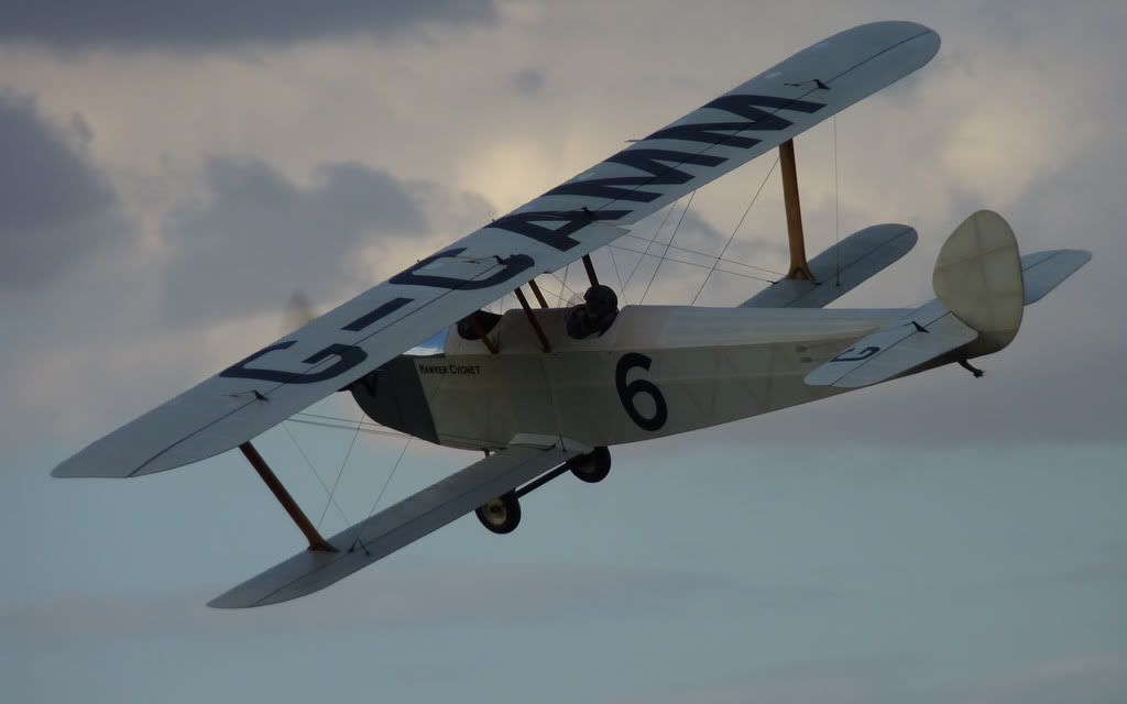 http://i715.photobucket.com/albums/ww157/TheMightyOz/Shuttleworth%20Mid%20Summer%20Display%202010/P1040439.jpg
