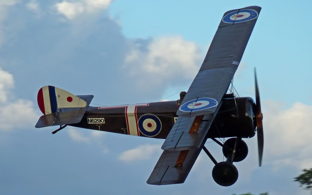 http://i715.photobucket.com/albums/ww157/TheMightyOz/Shuttleworth%20Mid%20Summer%20Display%202010/P1040500.jpg
