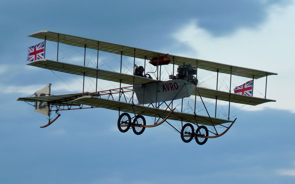 http://i715.photobucket.com/albums/ww157/TheMightyOz/Shuttleworth%20Mid%20Summer%20Display%202010/P1040636.jpg