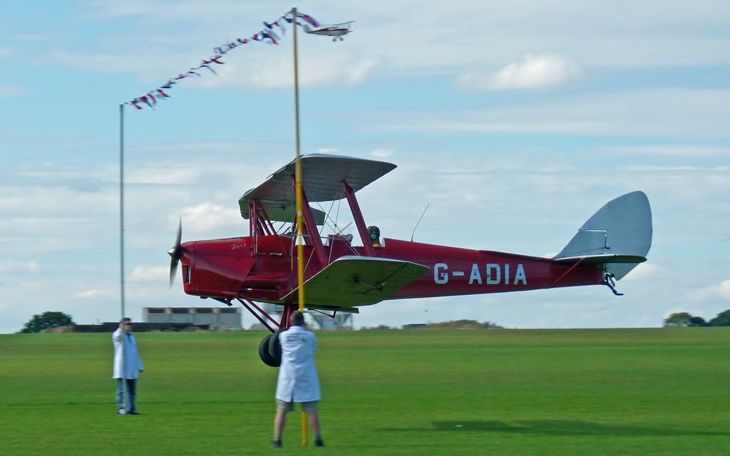 http://i715.photobucket.com/albums/ww157/TheMightyOz/Sywell%20Airshow/P1090212.jpg