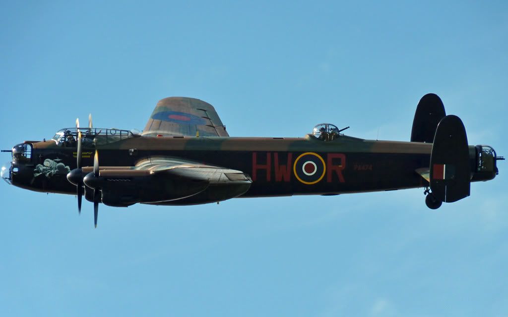 http://i715.photobucket.com/albums/ww157/TheMightyOz/Sywell%20Airshow/P1090299.jpg