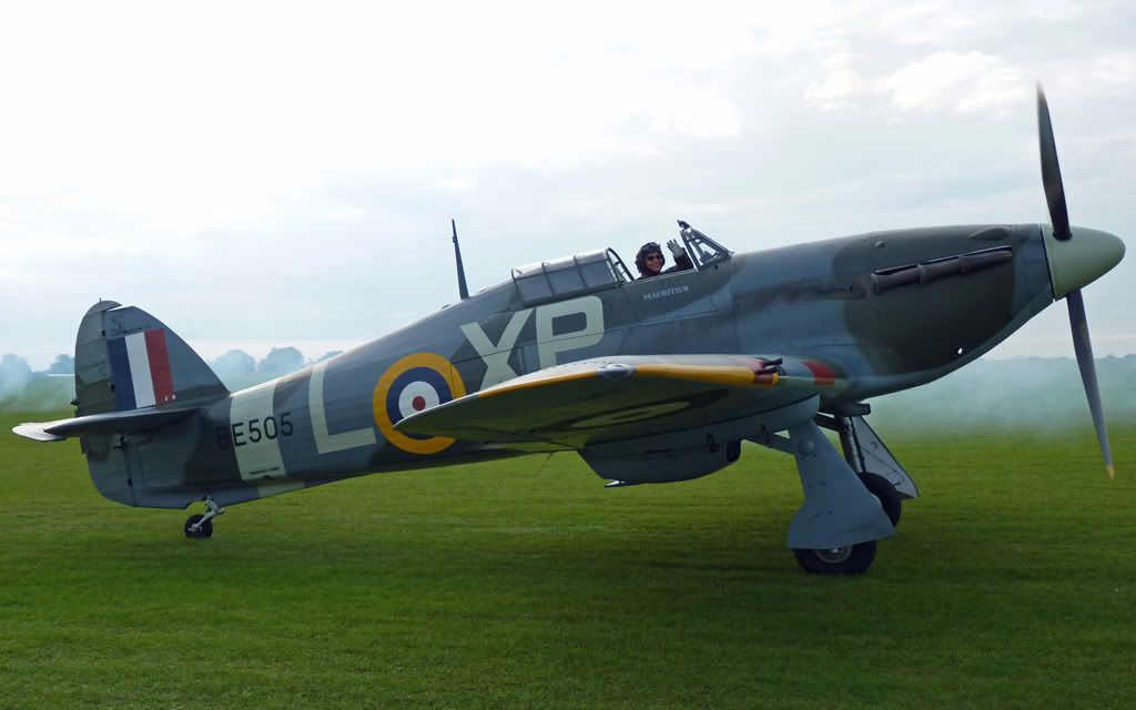 http://i715.photobucket.com/albums/ww157/TheMightyOz/Sywell%20Airshow/P1090497.jpg
