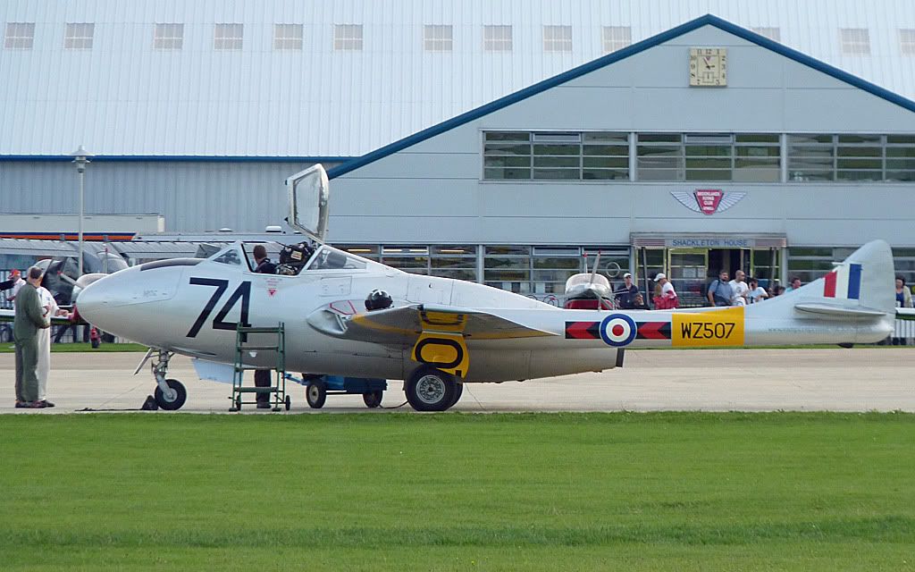 http://i715.photobucket.com/albums/ww157/TheMightyOz/Sywell%20Airshow/P1090529.jpg
