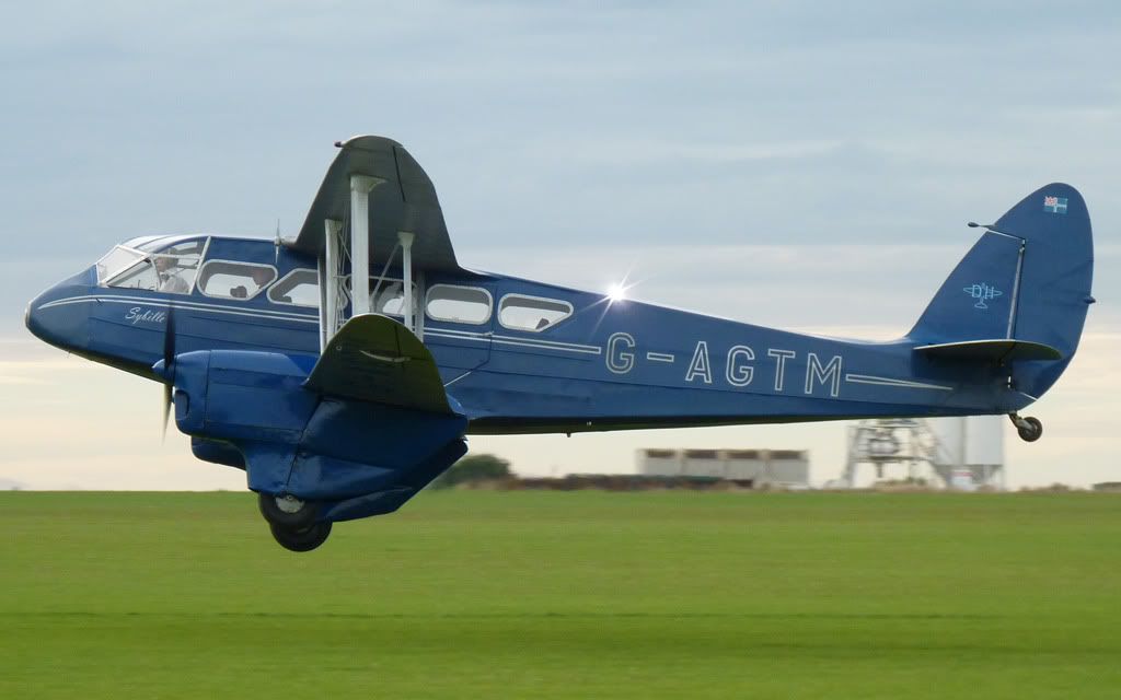 http://i715.photobucket.com/albums/ww157/TheMightyOz/Sywell%20Airshow/P1090639.jpg