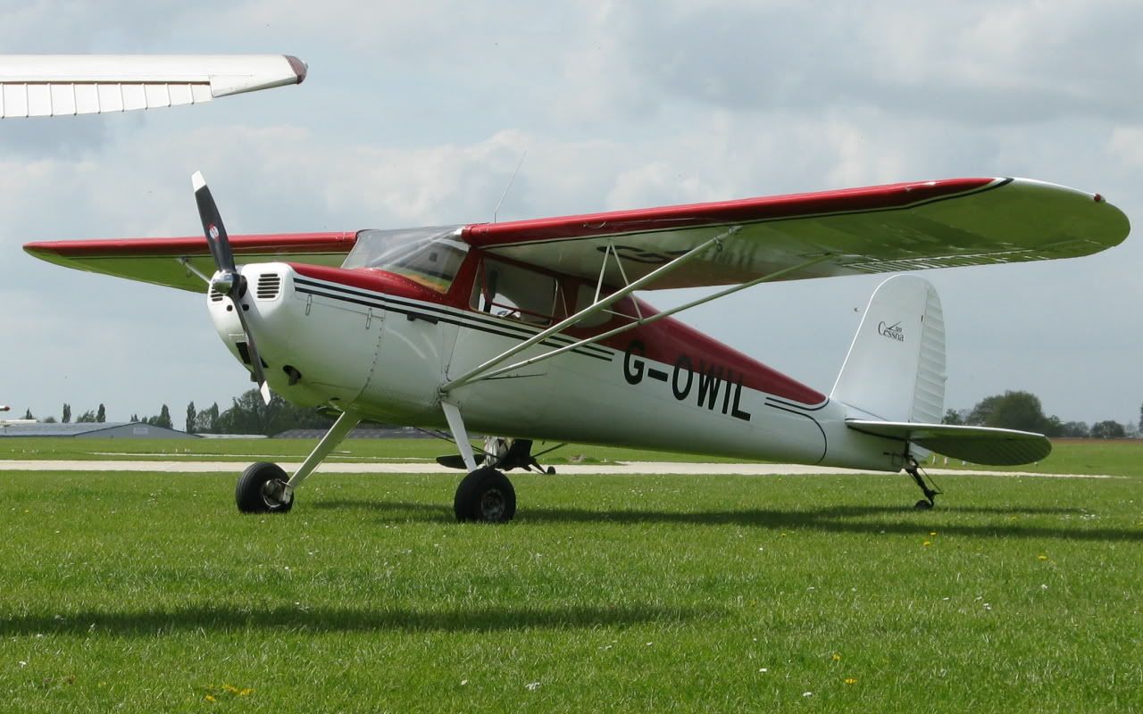 http://i715.photobucket.com/albums/ww157/TheMightyOz/Sywell%20Cessnas/IMG_7875.jpg