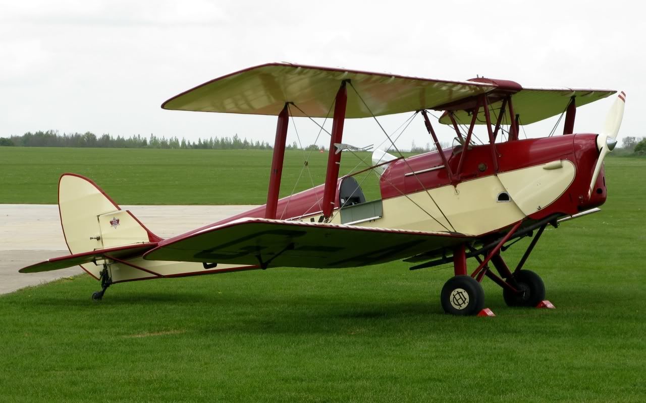 http://i715.photobucket.com/albums/ww157/TheMightyOz/Sywell%20Others/2009_05_02_Sywell003.jpg